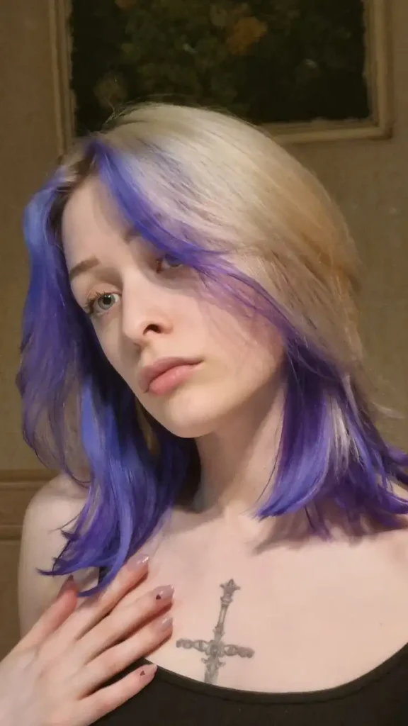 Dual-Color Hairstyle